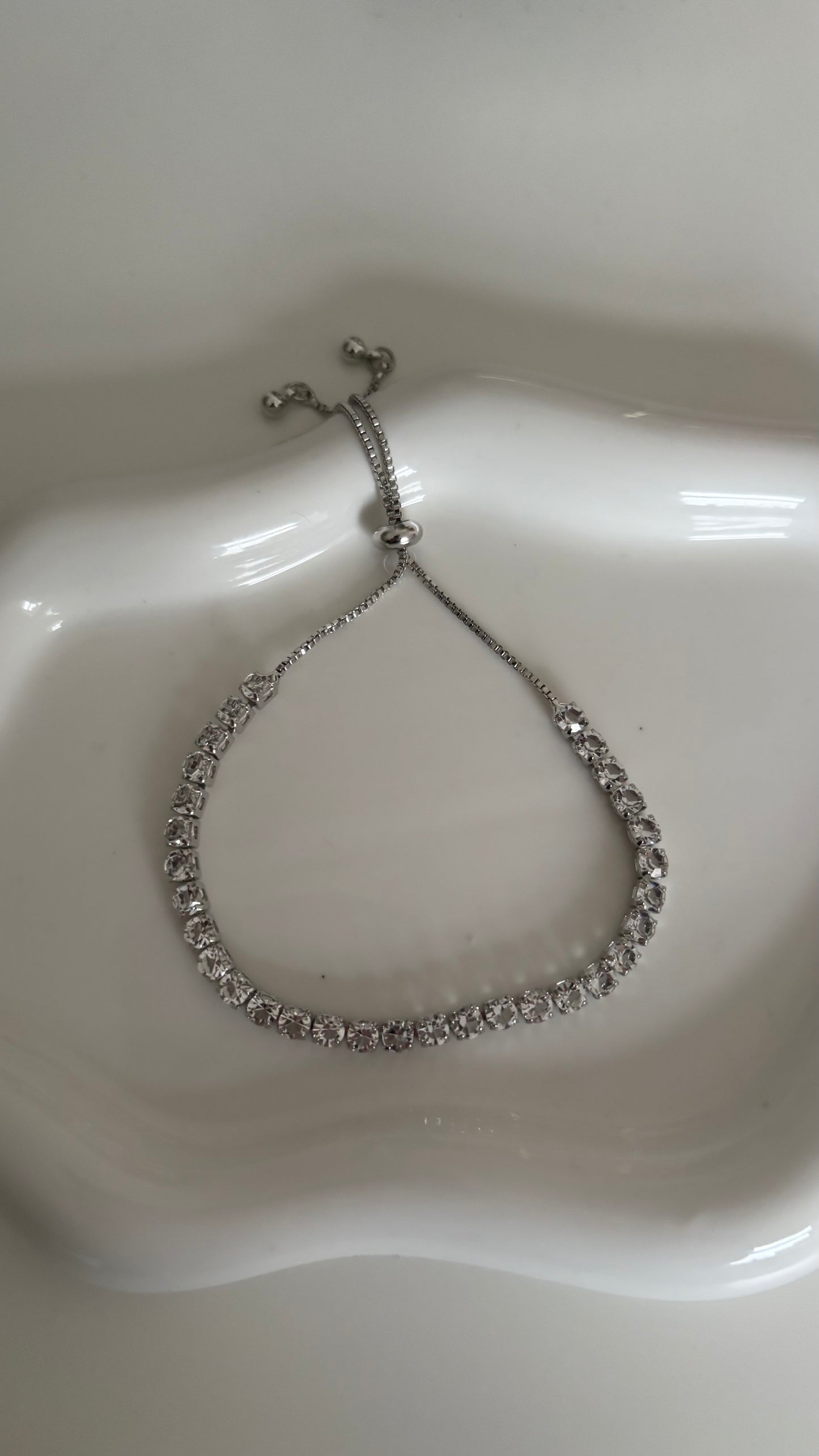 Adjustable silver jewels bracelet
