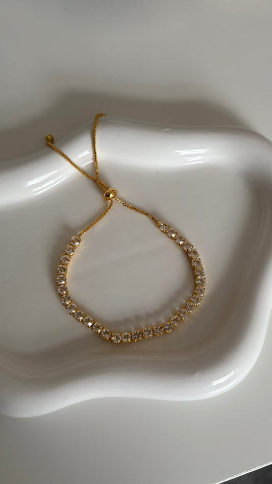 Adjustable gold jewels bracelet