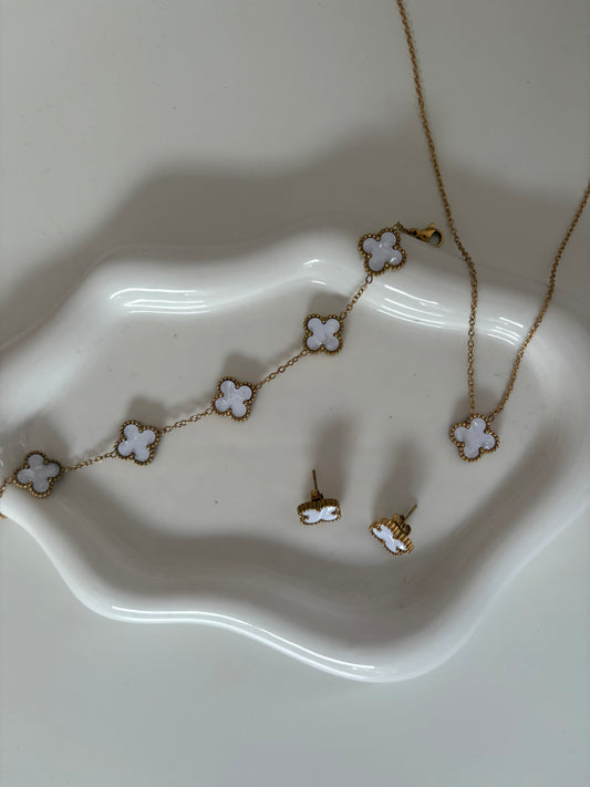 White and gold clover set