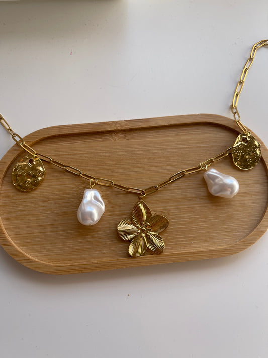 IT girl necklace