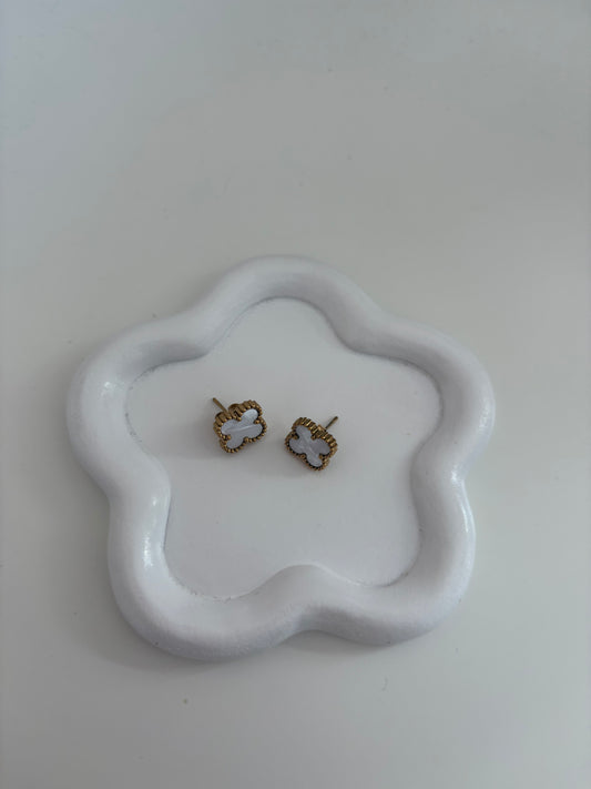 White and gold clover earrings