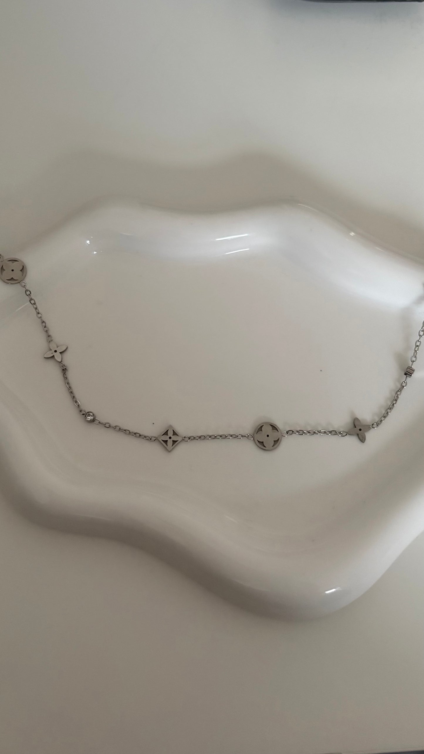 Silver flower and jewels necklace